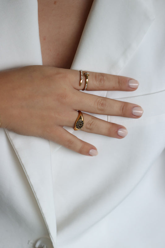 Black Dots Ring