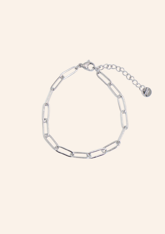 Zilveren schakelarmband gemaakt van stainless steel dus is waterproof en hypo-allergeen.