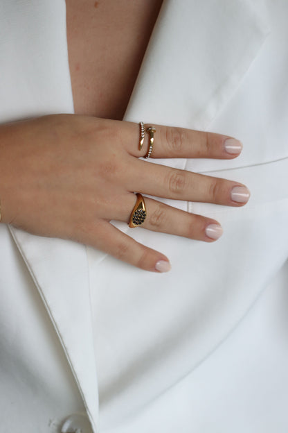 Black Dots Ring