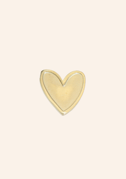 Gouden broche in de vorm van een hartje. Stainless steel materiaal en hypo-allergeen