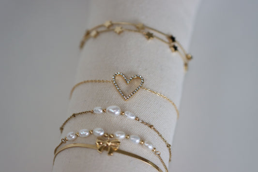 Gouden, subtiele armband gemaakt van stainless steel dus is waterproof en hypo-allergeen.