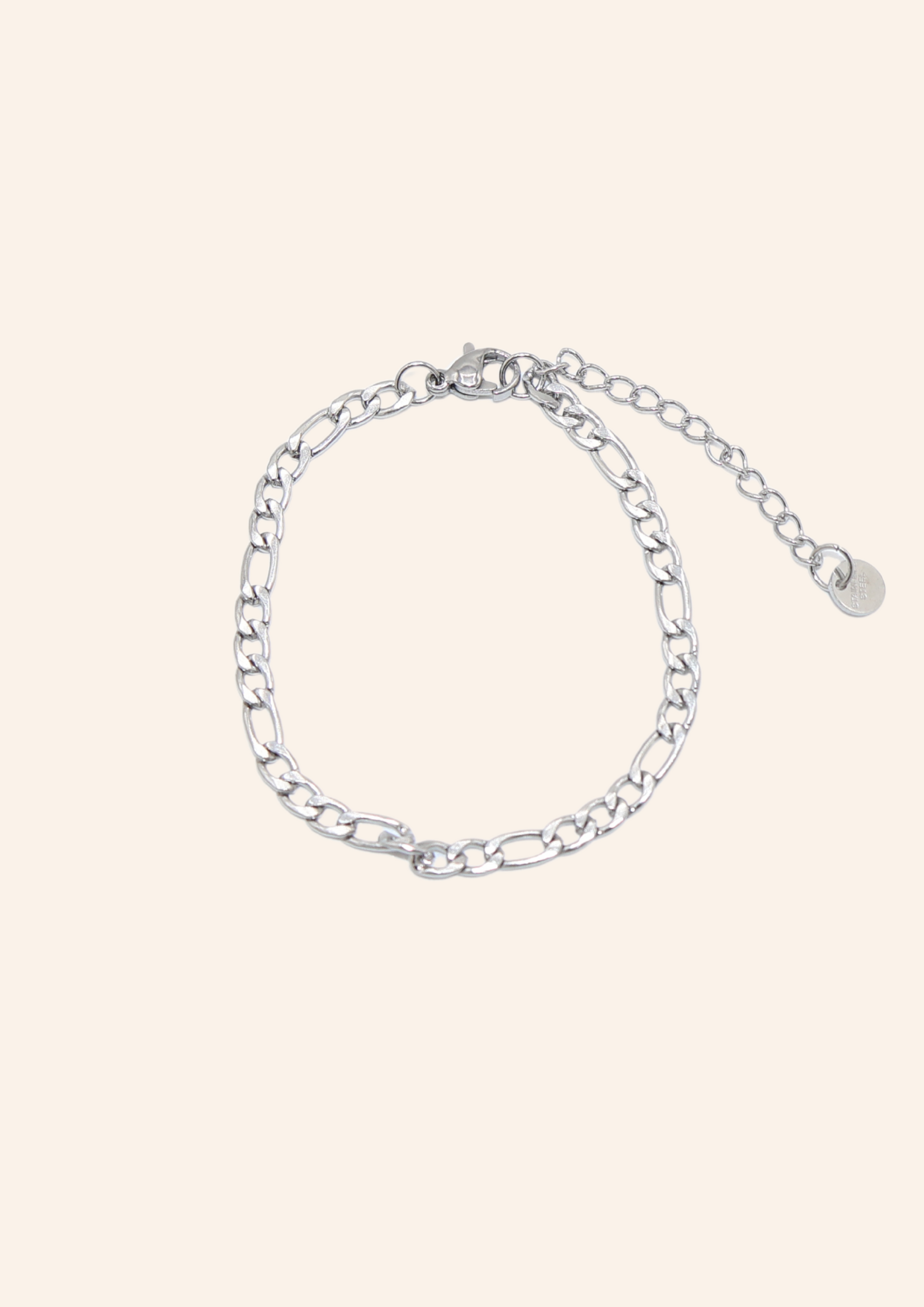 Zilveren schakelarmband gemaakt van stainless steel dus is waterproof en hypo-allergeen.