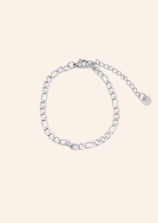 Zilveren schakelarmband gemaakt van stainless steel dus is waterproof en hypo-allergeen.