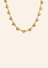 Gouden ketting van roestvrij staal met hartjes aan elkaar verbonden. Verkrijgbaar op izzithelabel.nl. De ketting verkleurt niet door water en is stainless steel en nikkelvrij.