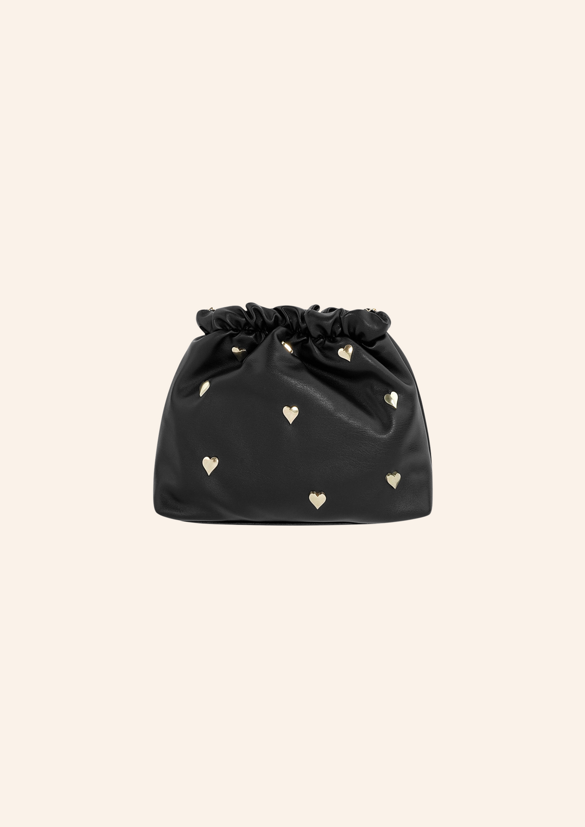 Zwart kleurige schoudertas met hartjes studs. De tas heeft een leather look en heeft een druksluiting. Wordt verkocht op izzithelabel.nl.