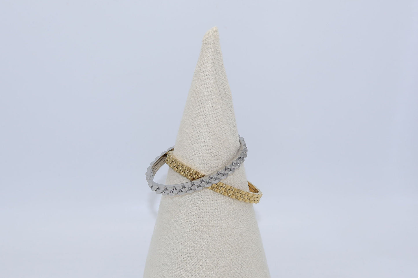 Gouden en zilveren bangle gemaakt van stainless steel dus waterproof en hypo-allergeen.