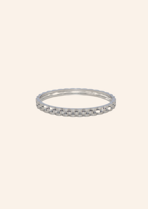 Zilveren bangle gemaakt van stainless steel dus is waterproof en hypo-allergeen.