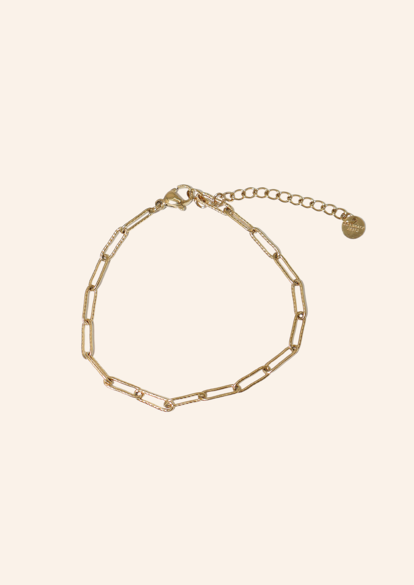 Gouden schakelarmband gemaakt van stainless steel dus is waterproof en hypo-allergeen.