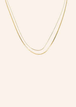 Zilveren ketting van roestvrij staal genaamd two together necklace. Verkrijgbaar op izzithelabel.nl. De ketting verkleurt niet door water en is stainless steel en nikkelvrij.